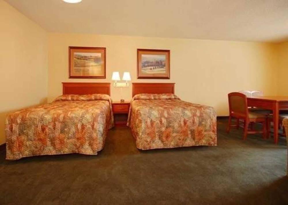 Econo Lodge Inn & Suites Kearney megye Kültér fotó